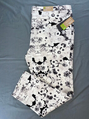 Mossimo Fit 3 Mid Waist Chino Style Ankle Pants. Floral, Women's Size 16. NWT!
